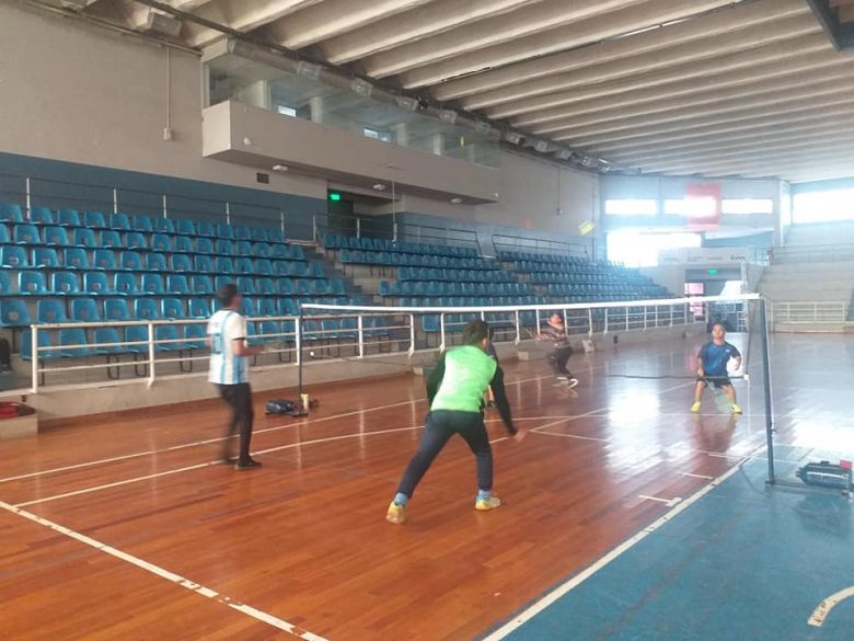 Comenzó el taller de arbitraje y corrección de técnica de bádminton