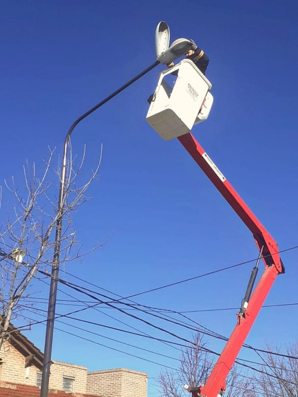 Se suman cuadras de alumbrado en el barrio Colón
