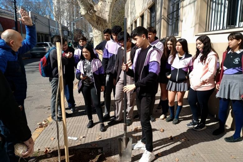Se concientiza en acciones ecológicas en instituciones educativas 
