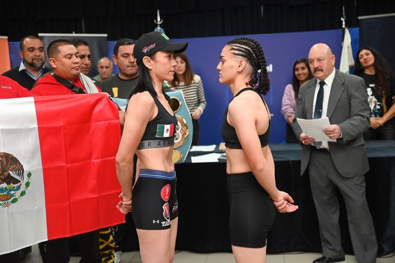 Las boxeadoras pasaron el pesaje en el Salón Azul