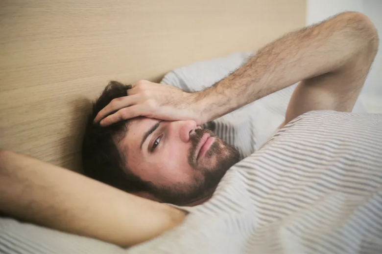 “Salí de casa y siento que dejé la puerta abierta pero no”: cómo manejar los pensamientos que te generan dudas ilógicas