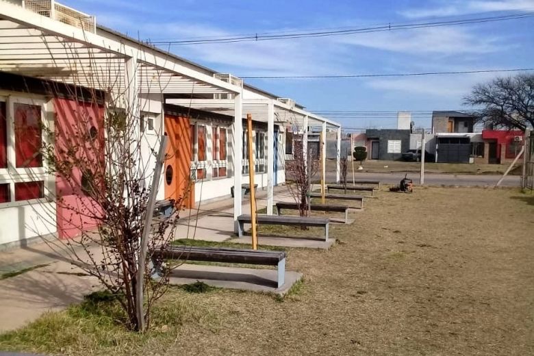 Plantaron 60 árboles en la Escuela del Benteveo
