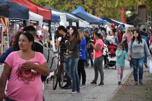 Emprendedores y feriantes copan los espacios verdes de la ciudad