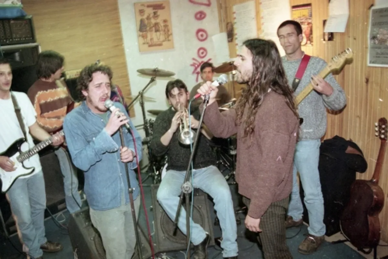Murió Lucas “El Pulpo” De Azevedo, primer baterista de La Vela Puerca: el emotivo comunicado de la banda