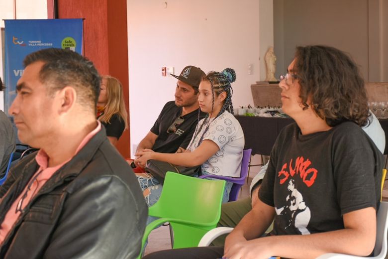 Juampy Juárez brindó una clínica de improvisación