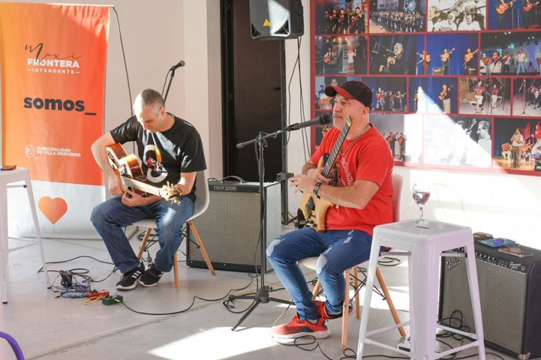 Juampy Juárez brindó una clínica de improvisación