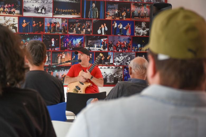 Juampy Juárez brindó una clínica de improvisación