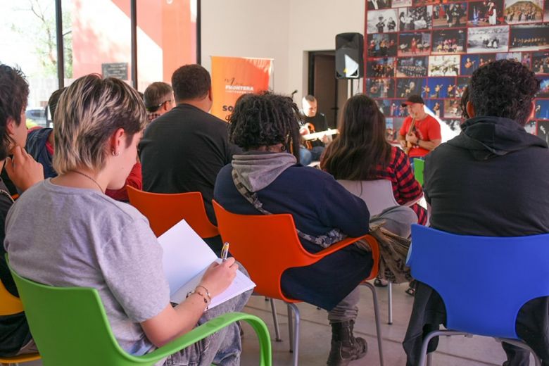Juampy Juárez brindó una clínica de improvisación