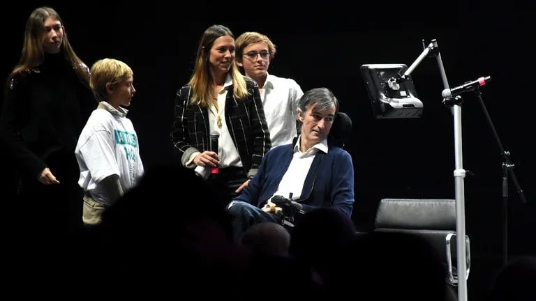 Nuevo parte médico de Esteban Bullrich: continúa estable, se le retiró la sedación y responde a los estímulos