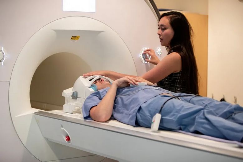“Maravillosa sorpresa de la ciencia”: la asombrosa vida de una mujer con un agujero en el cerebro