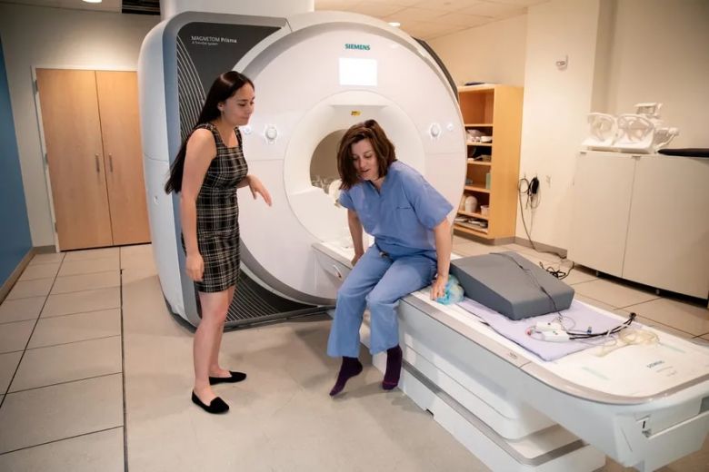 “Maravillosa sorpresa de la ciencia”: la asombrosa vida de una mujer con un agujero en el cerebro