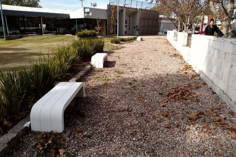 Continúan los trabajos de mantenimiento de calles y espacios públicos