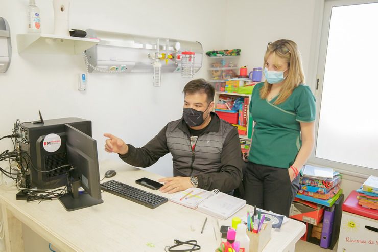 Entregaron computadoras para la implementación de Registros Médicos