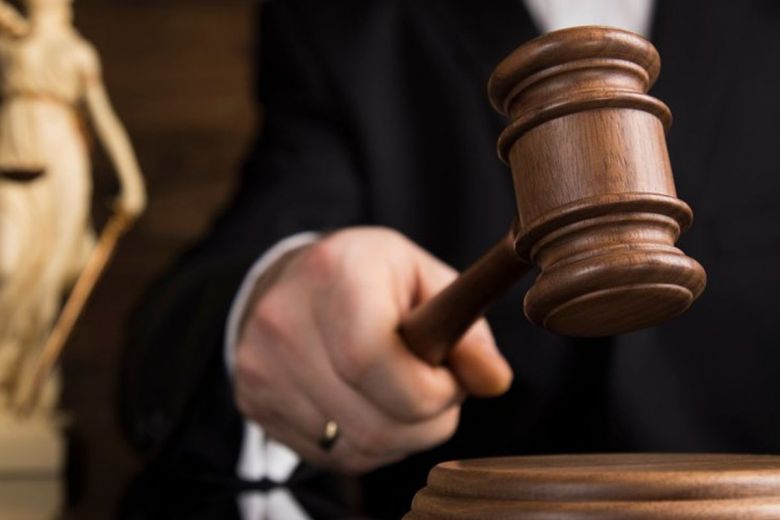 Tres años de prisión en suspenso para un expolicía y un exmilitar que golpearon a mujeres a la salida de un boliche