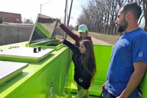 El punto verde móvil continúa visitando barrios e instituciones 
