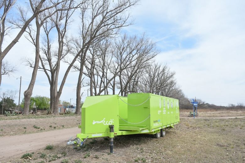 El punto verde móvil continúa visitando barrios e instituciones 