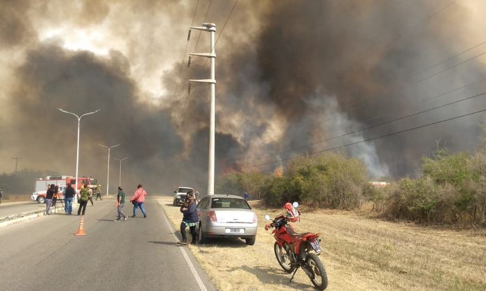 El fuego amenazó a Merlo con un frente de más de un kilometro y medio