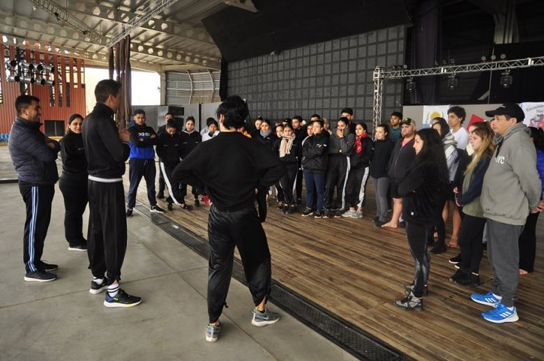 Bailarines y bailarinas se capacitaron en Calle Angosta