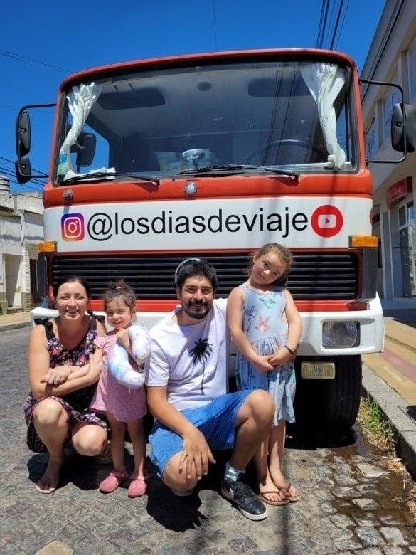 “Los Dias de Viaje” recorren el país en un camión cordobés de Bomberos Voluntarios
