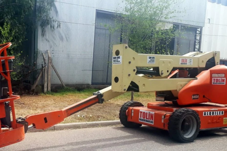 Murió electrocutado un hombre cuando podaba árboles en el Parque Industrial Sur