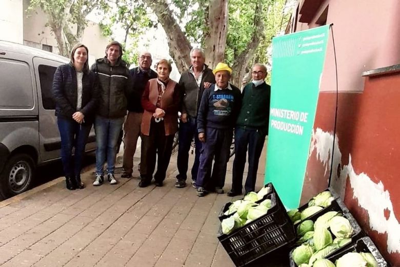 Entregaron verduras a jubilados y pensionados de Villa Mercedes