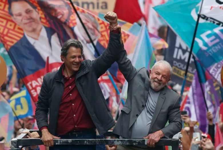 Elecciones en Brasil: tras una de sus campañas más agresivas, se define entre Lula y Bolsonaro el próximo presidente
