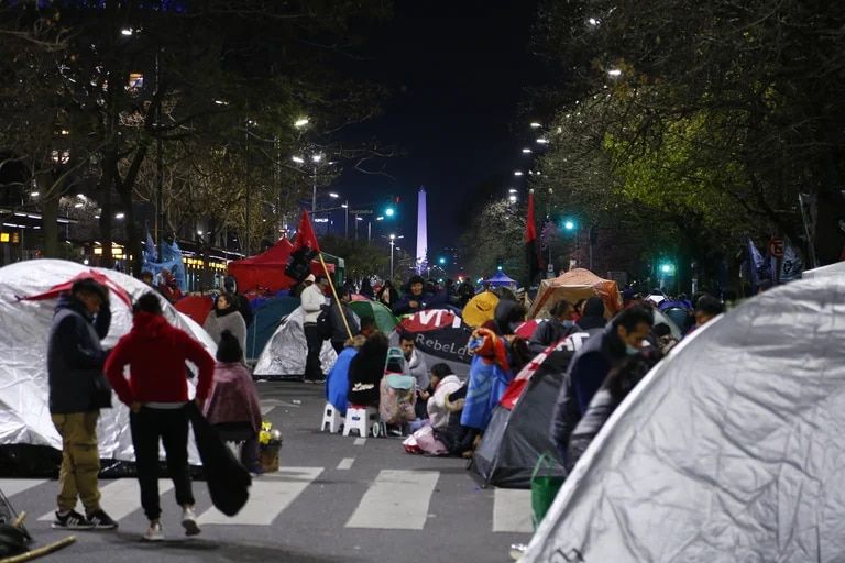 Los grupos piqueteros reclaman más planes y amenazan con una semana de cortes de ruta en todo el país