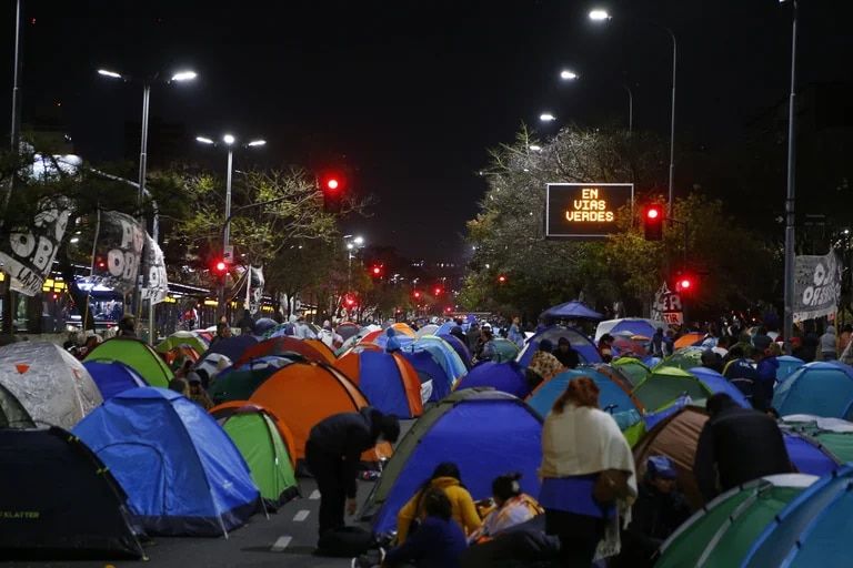 Los grupos piqueteros reclaman más planes y amenazan con una semana de cortes de ruta en todo el país