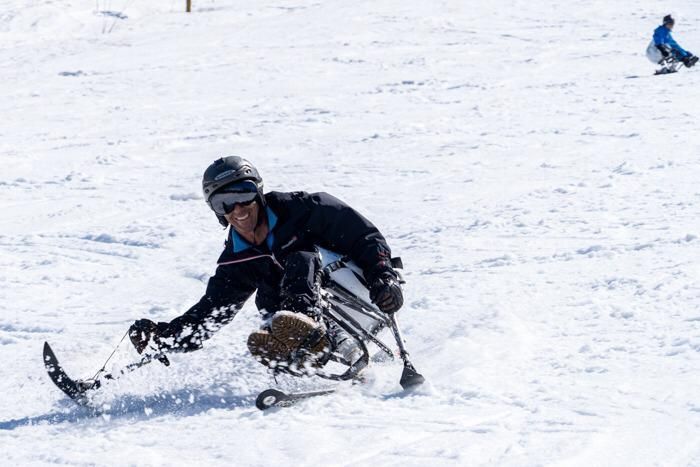 Un argentino, el primer instructor de Sky en el mundo en silla de ruedas