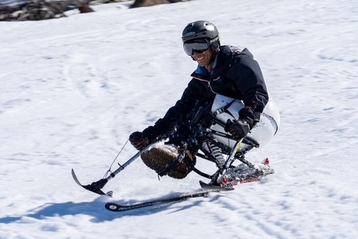 Un argentino, el primer instructor de Sky en el mundo en silla de ruedas