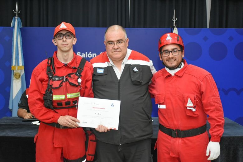 Entregaron más ochenta certificados del curso de mitigación de desastres