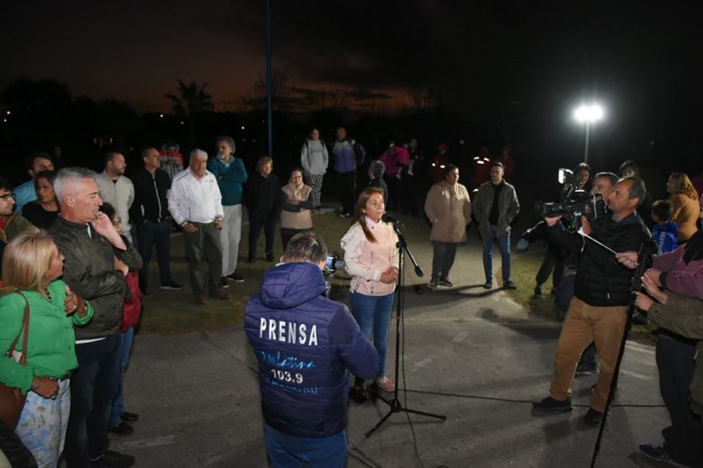 Inauguraron luminarias en los barrios 828 y Colón