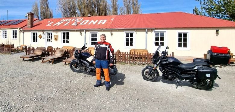 “Buby” Del Castillo, rumbo a sus 80, completó el recorrido de La 40 sobre su moto