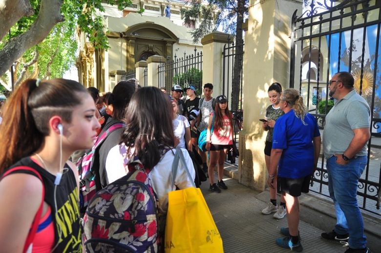 Maximiliano Frontera dio la bienvenida a estudiantes del Colegio Nacional 