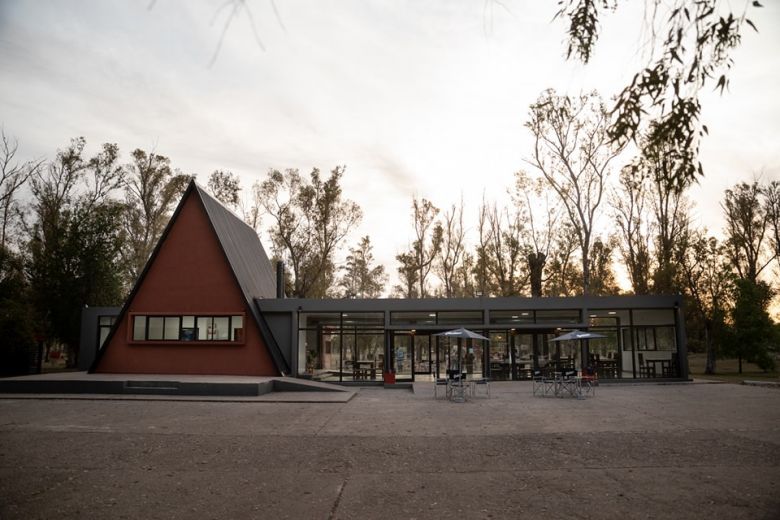 Ayer presentaron obras en El Lago