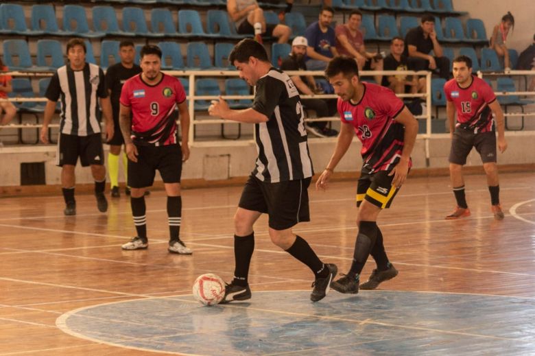 Tarde de fútbol en el Palacio Municipal de los Deportes "José María Gatica"