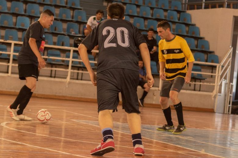 Tarde de fútbol en el Palacio Municipal de los Deportes "José María Gatica"