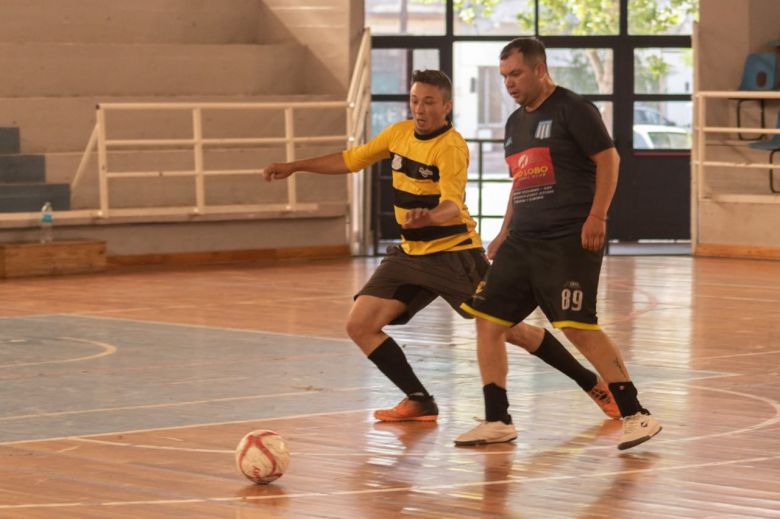 Tarde de fútbol en el Palacio Municipal de los Deportes "José María Gatica"