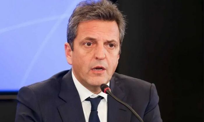 Massa anunció un bono de $10 mil y aumentos para jubilados y pensionados