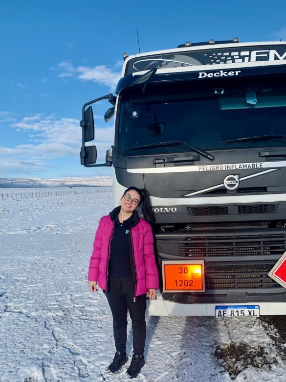 Se convirtió en la primera mujer conductora de flota pesada transportando combustibles líquidos para YPF