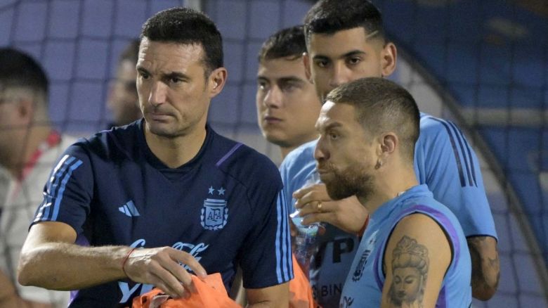 Scaloni define el equipo en la última práctica antes del debut con Arabia Saudita