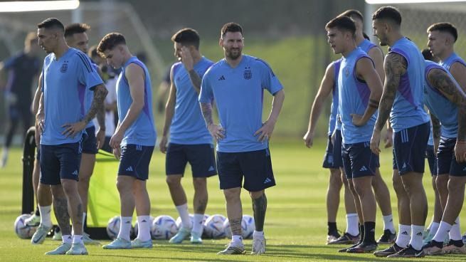 Scaloni define el equipo en la última práctica antes del debut con Arabia Saudita