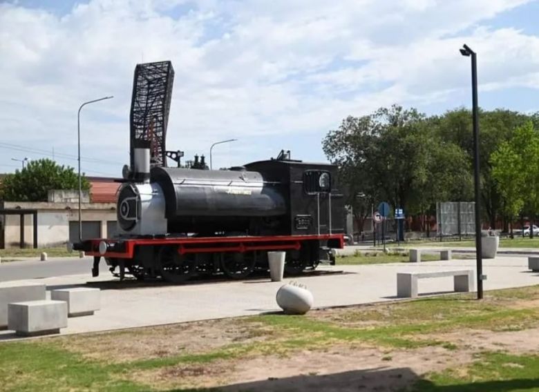 Finalizó la recuperación de la locomotora del barrio Estación 