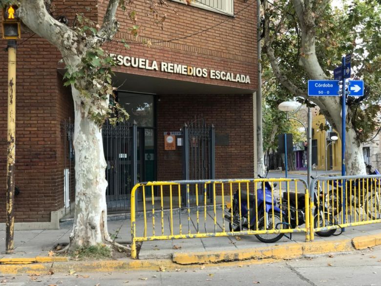 Suspendieron a la directora de la Escuela Remedios de Escalada por el caso del profesor acusado de integrar una red de pedofilia