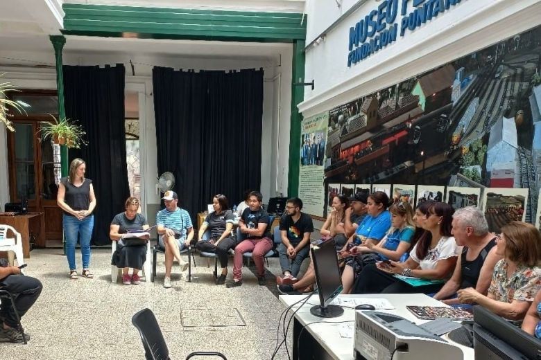 Ultimaron detalles para Calle Angosta Adultos Mayores