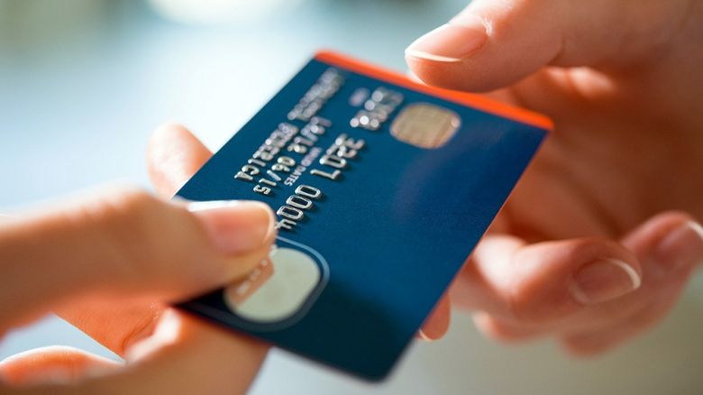 El dólar tarjeta para turistas al exterior comenzará a regir este viernes