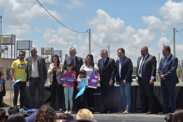 300 familias de Villa Mercedes festejarán las fiestas en sus nuevos hogares
