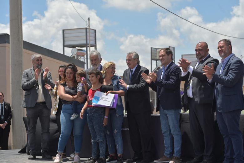 300 familias de Villa Mercedes festejarán las fiestas en sus nuevos hogares