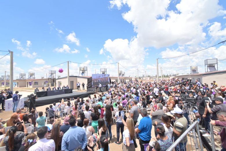 300 familias de Villa Mercedes festejarán las fiestas en sus nuevos hogares
