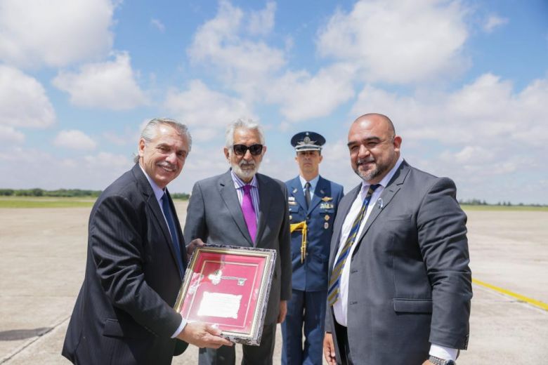El presidente recibió las llaves de Villa Mercedes